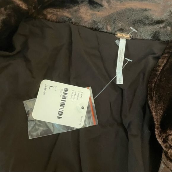 FREE PEOPLE VIOLA VELVET WRAP LAPEL COLLAR LONG SLEEVE BUTTON CUFF ROMPER NWT L - Picture 6 of 6